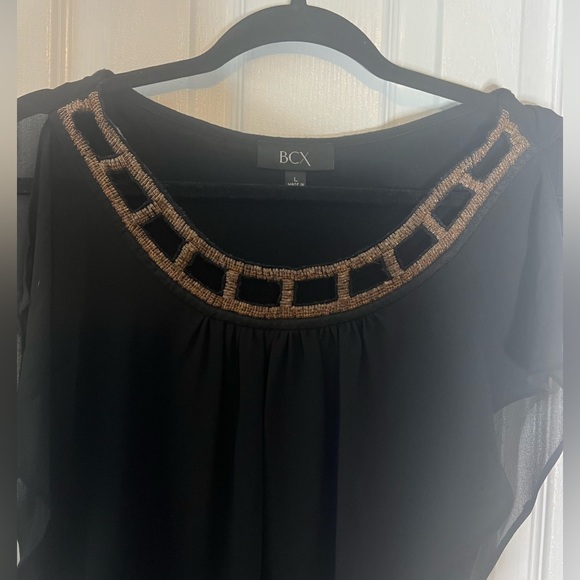 Beaded collar subtle detailed blouse - Picture 2 of 3